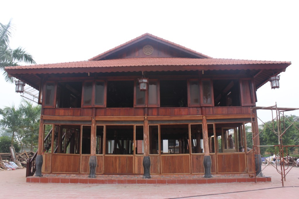 Install power system for wooden house